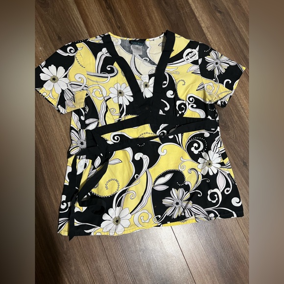 Scrub Top - Picture 1 of 2